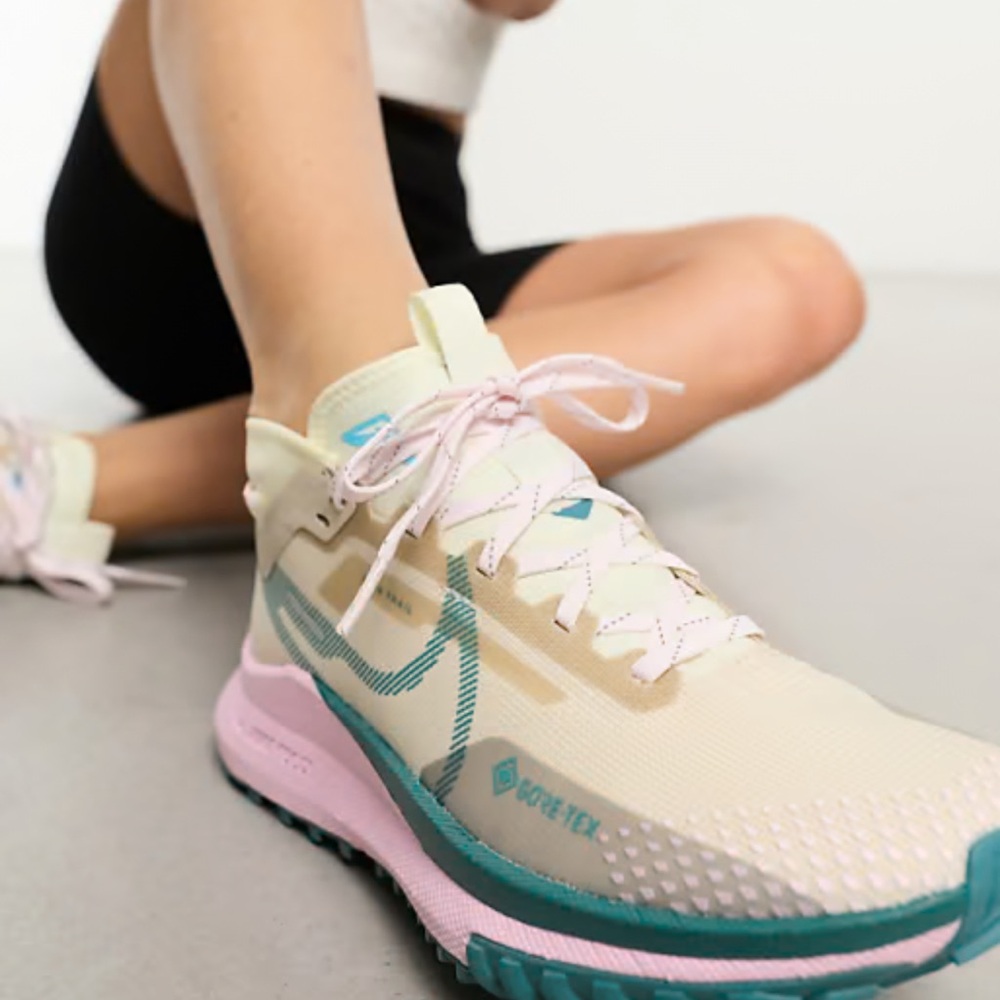 Nike Cream and Green Athletic Shoes with Breathable Mesh